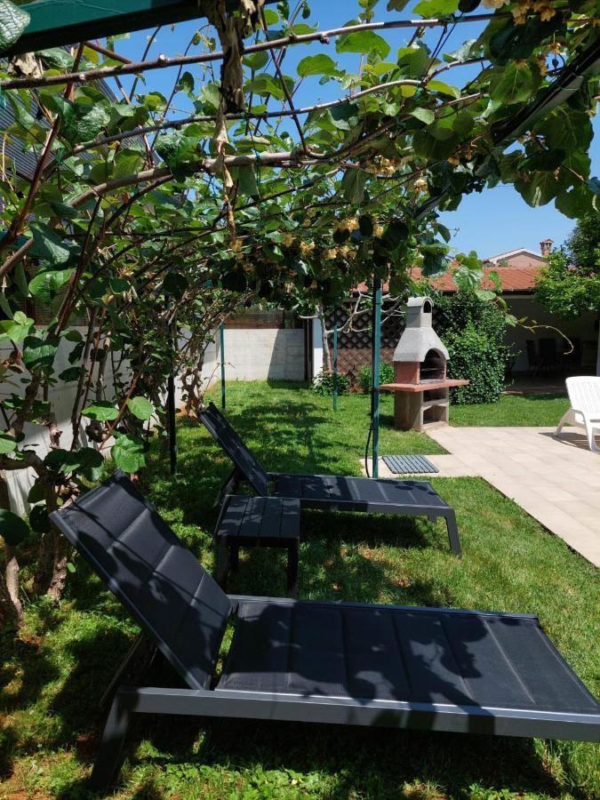Villa Toni Umag Exteriör bild